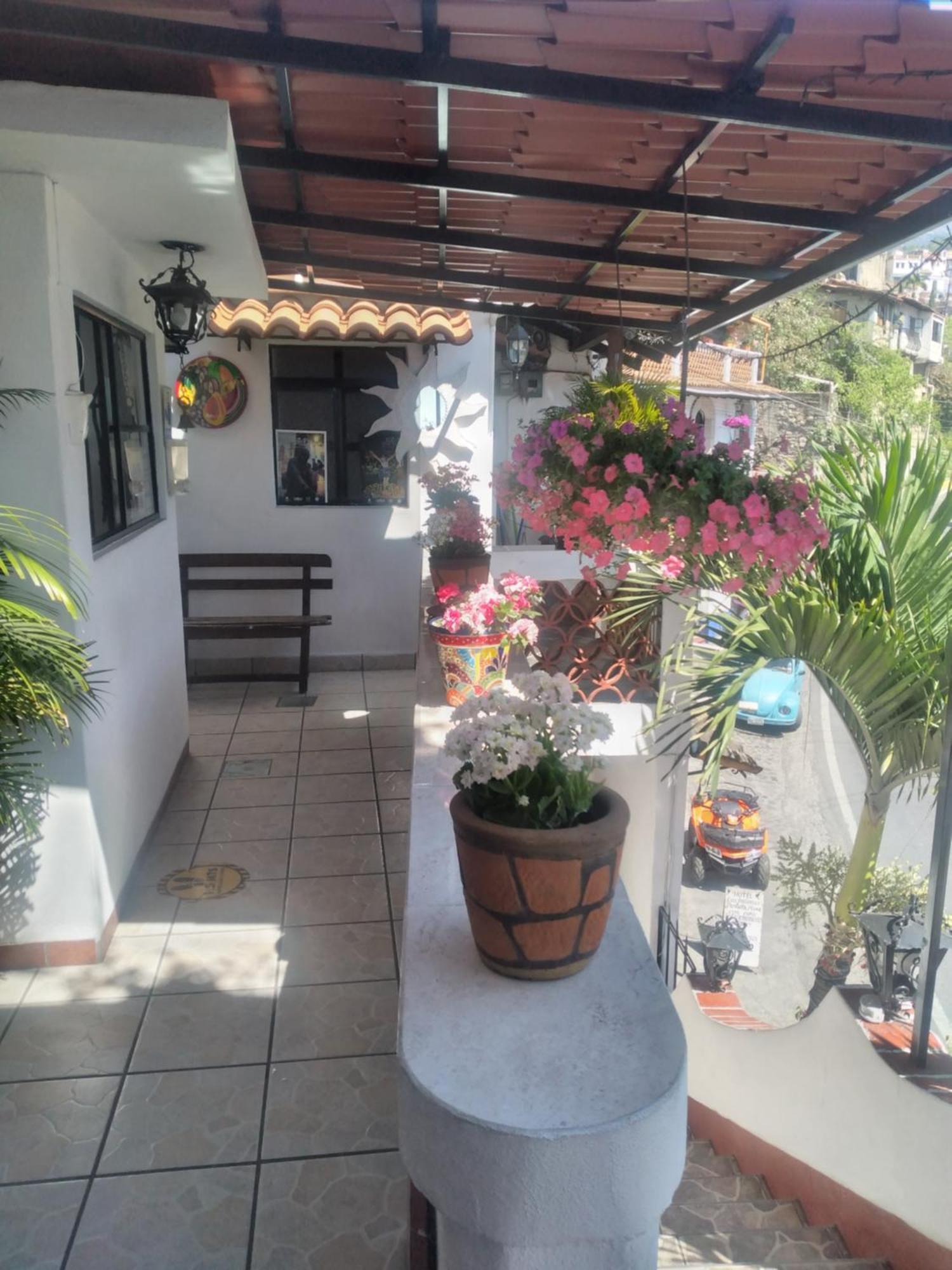 Hotel Las Palomas แท็กซ์โก เด อลาร์คอน ภายนอก รูปภาพ